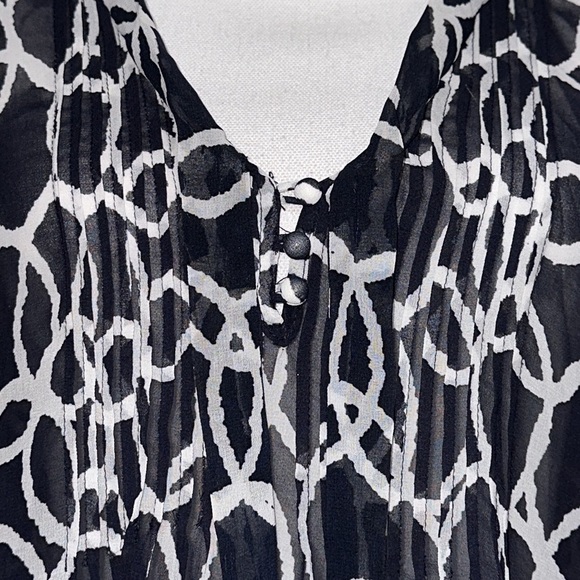 Banana Republic Abstract Print Top Size XL - EUC - Picture 2 of 7